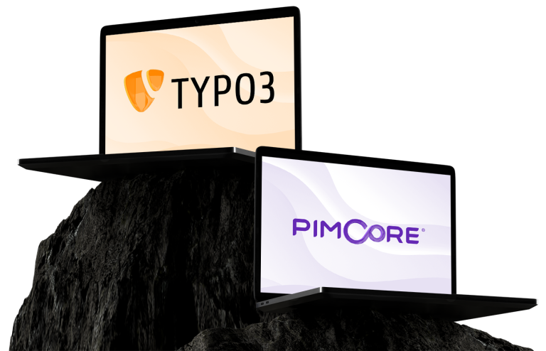 Zwei offene Laptops zeigen jeweils ein Logo und den Text TYPO3 (links oben) und PIMCORE (rechts unten) vor hellen Hintergrundgrafiken, platziert auf dunklen Felsblöcken.