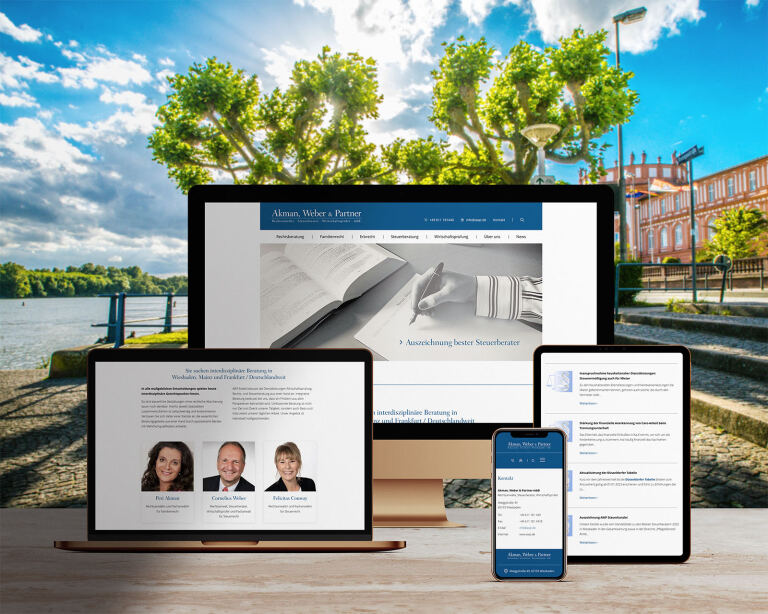 Mehrere Bildschirme (Desktop, Laptop, Tablet, Smartphone) zeigen die Website 